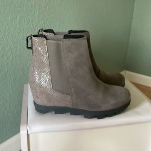 Gray kids Sorel wedge